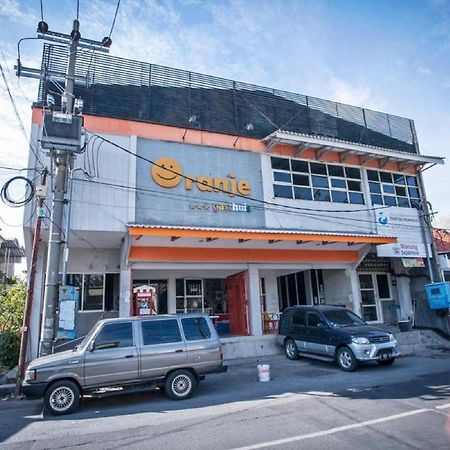 Hotel Reddoorz At Siwalankerto Surabaya Exterior foto
