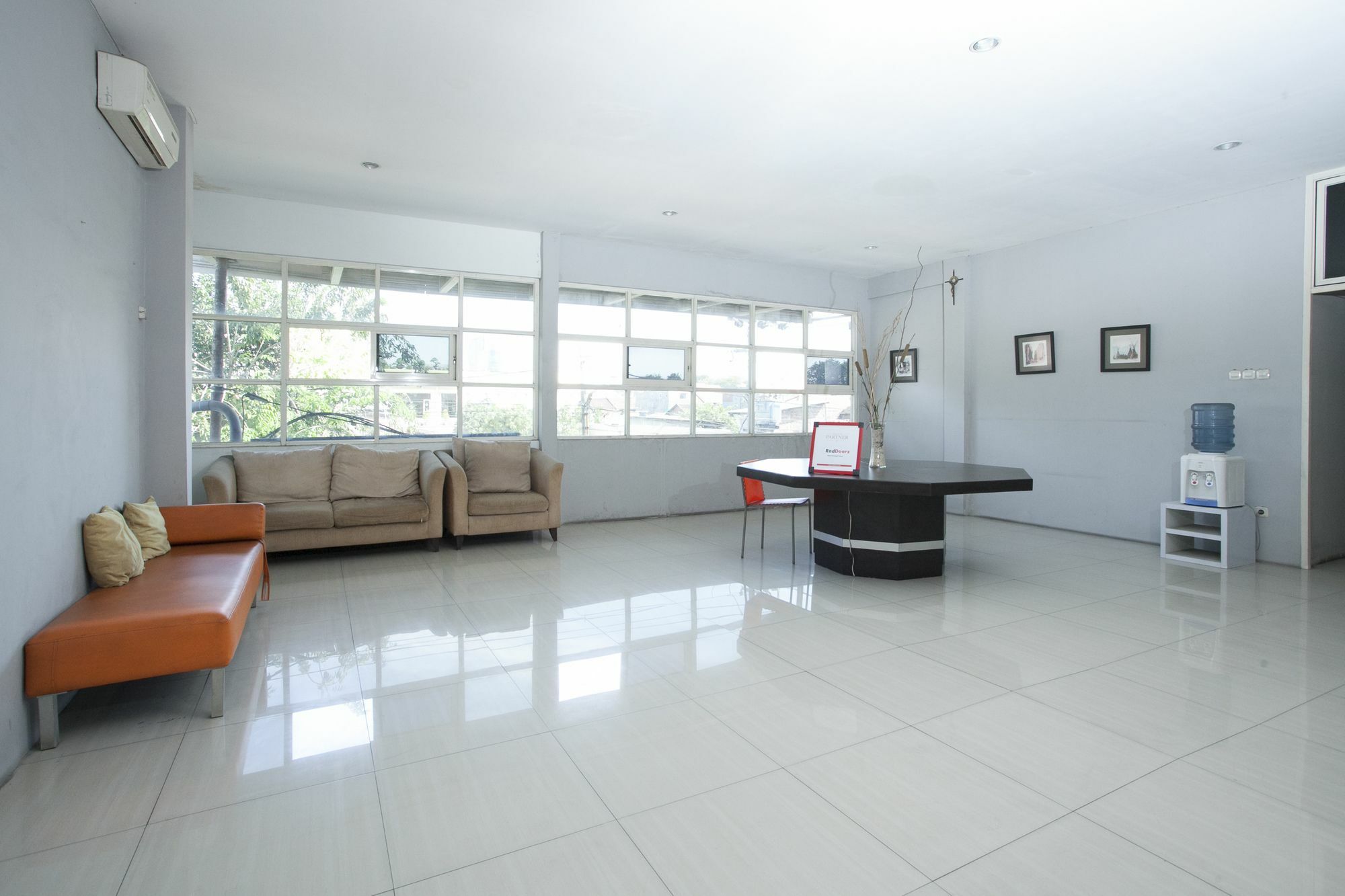 Hotel Reddoorz At Siwalankerto Surabaya Exterior foto