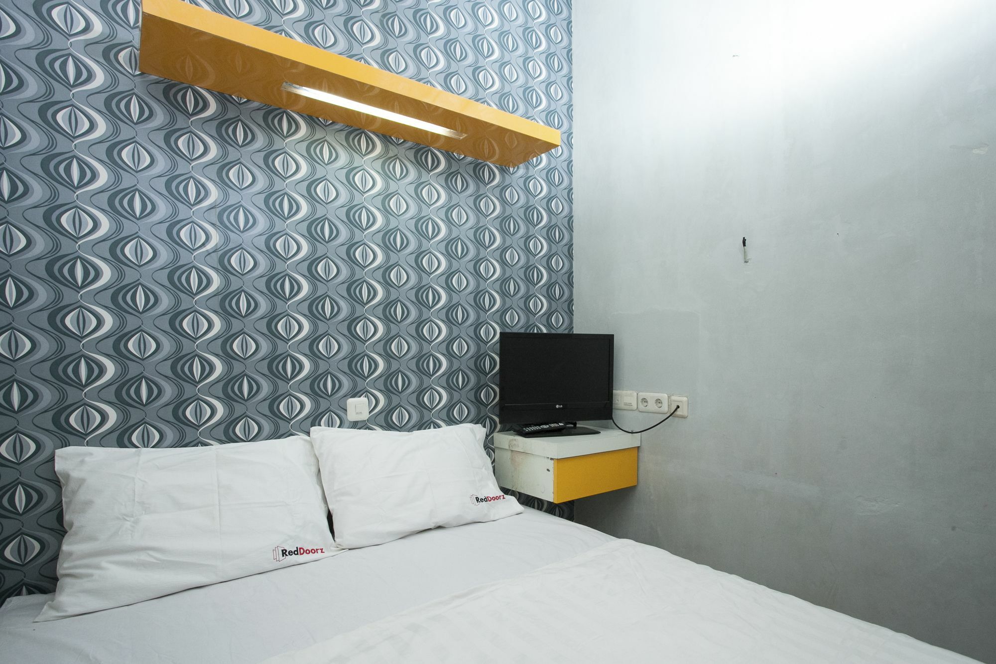 Hotel Reddoorz At Siwalankerto Surabaya Exterior foto