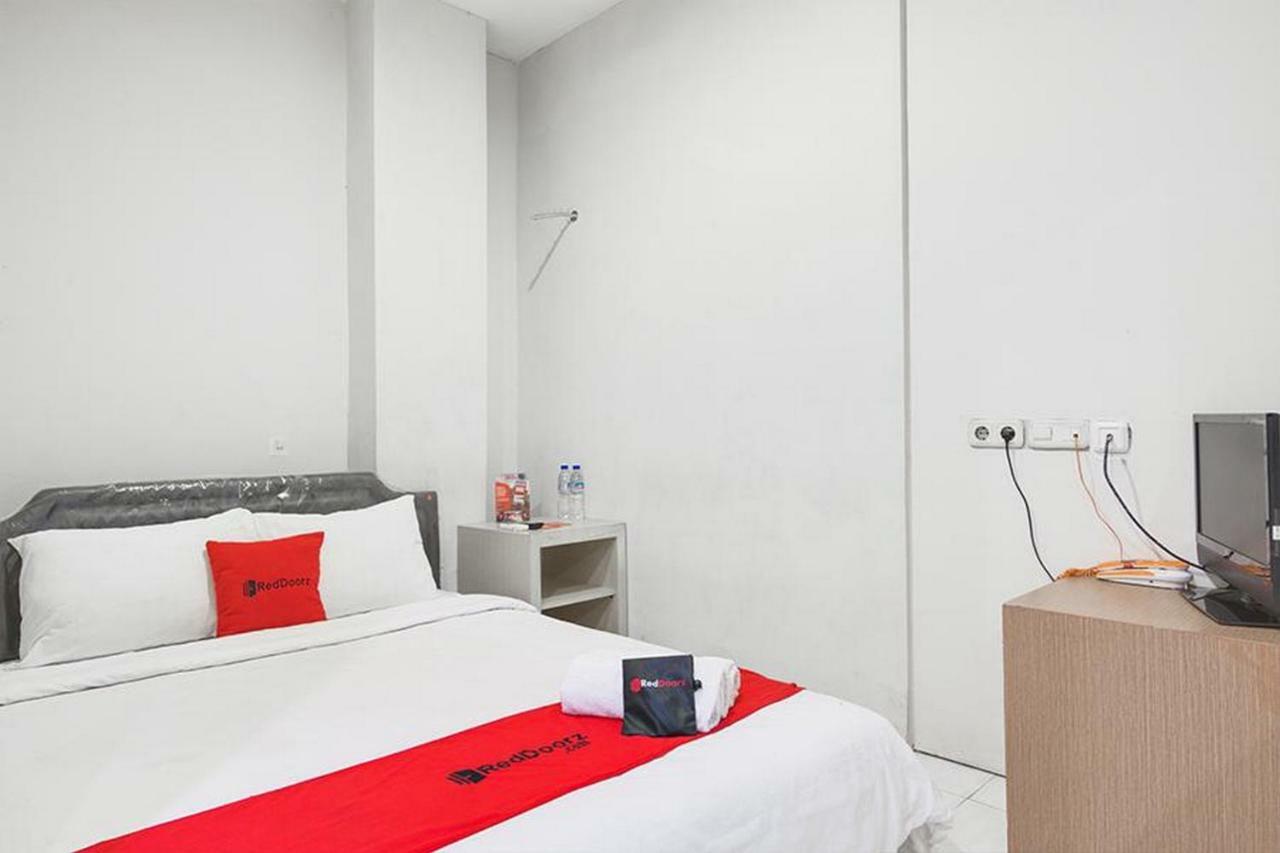 Hotel Reddoorz At Siwalankerto Surabaya Exterior foto