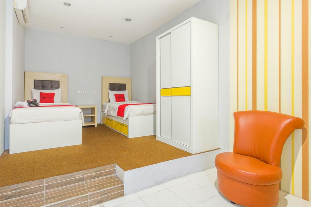 Hotel Reddoorz At Siwalankerto Surabaya Exterior foto