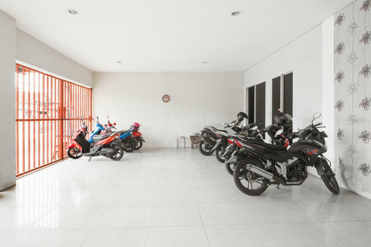 Hotel Reddoorz At Siwalankerto Surabaya Exterior foto