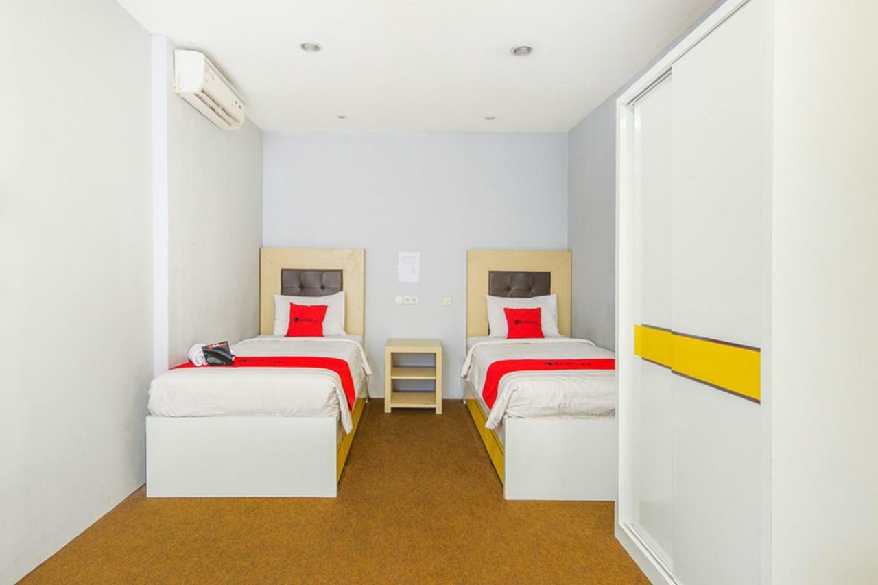 Hotel Reddoorz At Siwalankerto Surabaya Exterior foto